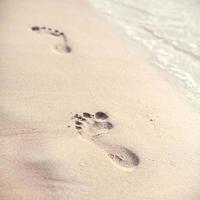 empreintes de pas dans le sable photo