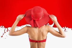 fille Robes une maillot de bain et chapeau dans rouge style photo