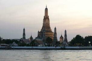 wat arun ratchawararam ou temple de aube, le célèbre touristique destination dans Bangkok, Thaïlande. photo