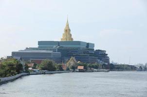 le Nouveau parlement bâtiment connu comme sappaya-sapasathan, le parlement de Thaïlande près chapraya rivière dans Bangkok, Thaïlande. photo