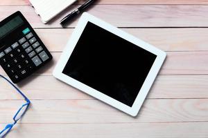 composition plate de tablette numérique sur un bureau photo