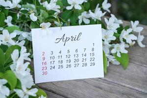 avril calendrier et printemps fleurs photo