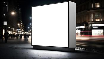 vide espace publicité conseil, Vide blanc enseigne sur bord de la route dans ville, carré Vide panneau d'affichage dans ville dans nuit temps photo
