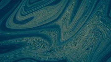 abstrait bleu liquide. fond de vagues de couleur liquide. abstrait bleu marbré. motif de marbre liquide. arrière-plan liquéfié fantaisie coloré. texture de peinture acrylique liquide brillante photo