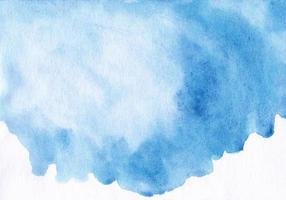 aquarelle lumière bleu place sur blanc Contexte texture. taches sur papier, main peint photo