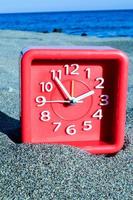 horloge sur le sable photo