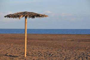 parapluie sur la plage photo