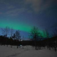 Stupéfiant nord lumières dans Laponie, Finlande photo