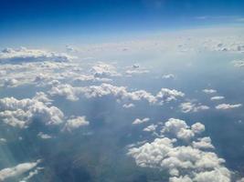 ciel bleu avec fond de nuages photo