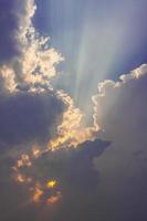 ciel et nuages blancs photo