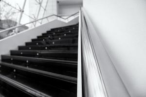 escaliers en marbre noir photo
