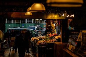 seattle, wa 2020-pike's place market touristes photo