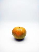 Orange fruit, jerouk médiane de Indonésie, isolé dans blanc Contexte photo