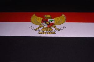 gresik, Indonésie, 2022 - vue de Manuel écran impression de le garuda logo sur une T-shirt photo