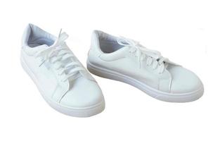 paire de Nouveau blanc chaussures, baskets isolé sur blanc Contexte. concept, unisexe chaussures mode. du quotidien la vie portant pour en voyageant, Faire sport. aller avec confortable chaussures. photo