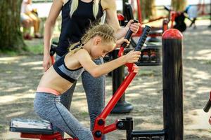 peu fille Est-ce que des exercices sur simulateur photo