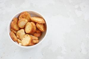 Close up de biscuits sucrés sur table en bois photo