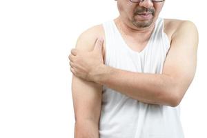 une milieu vieilli homme dans blanc la viande Souffrance de bras et épaule douleur isolé photo