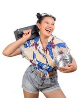 portrait jolie femme au festival de songkran avec pistolet à eau photo