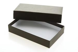 boîte noire vide sur fond blanc photo