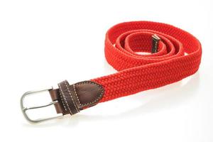 ceinture avec boucle sur fond blanc photo