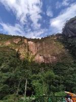 imposant collines sur une ensoleillé journée photo