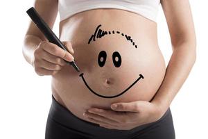 souriant Enceinte ventre photo