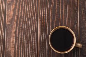 tasse à café sur une table en bois photo