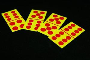 gros cartes dans en jouant domino carte , total de points plus que 38 photo