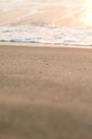 le Soleil est en hausse, le Soleil est brillant, le Matin mer à cha-suis plage photo