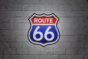 nous route 66 peint sur une mur photo