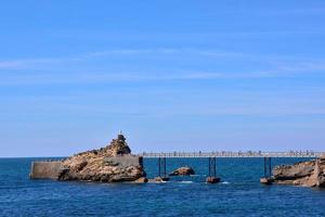 pont sur le côte photo