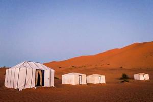camp dans le désert photo