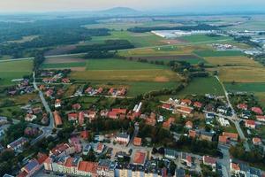 paysage urbain d'une petite ville européenne, vue aérienne photo