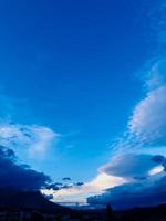 serein et pittoresque bleu ciel vue avec une magnifique panoramique vue photo