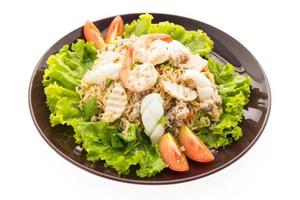 salade de nouilles épicées aux fruits de mer, à la thaïlandaise photo