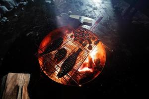 grillé Frais Fruit de mer avec poisson à nuit barbecue. photo