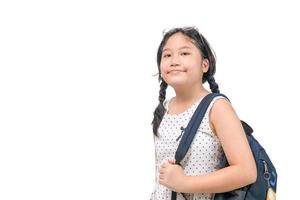 mignonne asiatique fille étudiant sourire avec école sac, retour à école photo