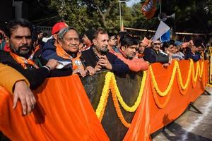 new delhi, inde - 16 janvier 2023 - des milliers de personnes se sont rassemblées lors du road show du premier ministre narendra modi bjp, des personnes lors du grand rassemblement électoral pm modi dans la capitale photo