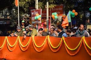 new delhi, inde - 16 janvier 2023 - des milliers de personnes se sont rassemblées lors du road show du premier ministre narendra modi bjp, des personnes lors du grand rassemblement électoral pm modi dans la capitale photo