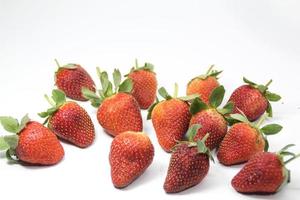 fraises sur fond blanc photo