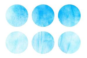 ciel bleu aquarelle cercles ensemble. azuré abstrait rond géométrique formes sur blanc Contexte. aquarelle taches sur papier texture. modèle pour votre conception. photo