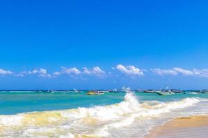 bateaux yachts navire jetée plage à playa del carmen mexique. photo