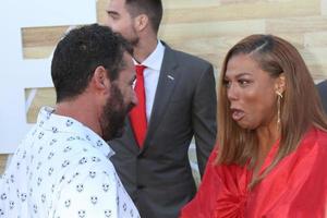 los angeles juin 1 Adam sandler reine latifa à le bousculer première à le village théâtre sur juin 1 2022 dans bois de l'ouest Californie photo