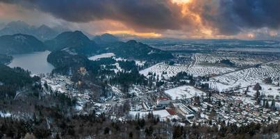 aérien vue de le Neuschwanstein Château ou schloss Neuschwanstein sur une hiver journée photo