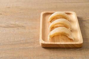 nid d'oiseau comestible frais ou nid d'hirondelle cuisine de matières premières nourriture chère pour la santé photo