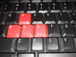 vieux mécanique clavier avec rouge bouton photo