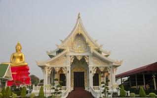 de face vue de le église à wat bot sam khok, pathum que moi Province photo