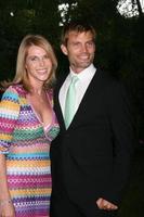 Catherine oxenberg casper van dien en arrivant à le Oui sur soutenir 2 campagne à Arrêtez animal cruauté une privé biens dans bel Air Californie en septembre 28 20082008 photo