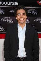 Ramon rodriguez en arrivant à le première de le prise de Pelham 123 à le mann village théâtre dans bois de l'ouest Californie sur juin 4 2009 2009 photo